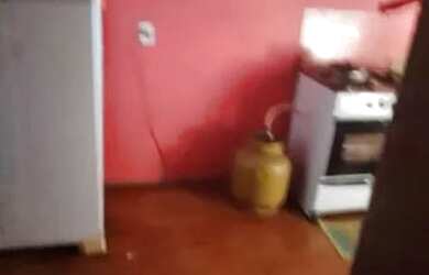 Imagem: A casa possui 2 Dormitórios, 1 Banheiro e está localizado