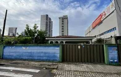 Imagem: A casa possui 5 Dormitórios, 4 Banheiros, 3 Vagas na garagem