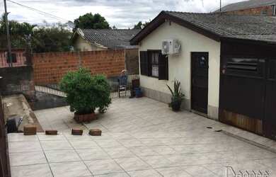 Imagem: A casa e possui 3 Dormitórios, Suítes, 2 Banheiros, 1 Vaga