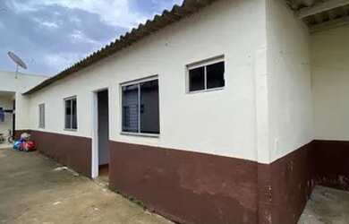 Imagem: A casa possui 1 Dormitório, 1 Banheiro, 1 Vaga na garagem