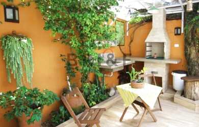 Imagem: A casa possui 3 Dormitórios, 3 Banheiros, 1 Vaga na garagem