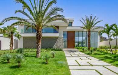 Imagem: A casa em condomínio à venda possui 5 Dormitórios, 5 Banheiros