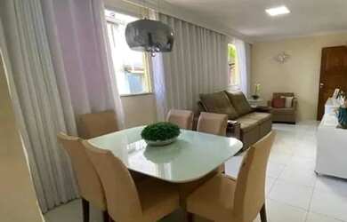 Imagem: A casa possui 3 Dormitórios, 2 Banheiros, 1 Vaga na garagem