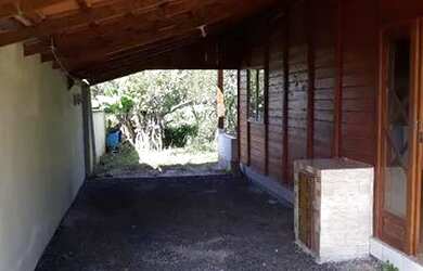 Imagem: A casa possui 2 Dormitórios, 1 Banheiro, 2 Vagas na garagem