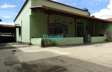 Imagem: A casa possui 3 Dormitórios, 2 Banheiros, 5 Vagas na garagem