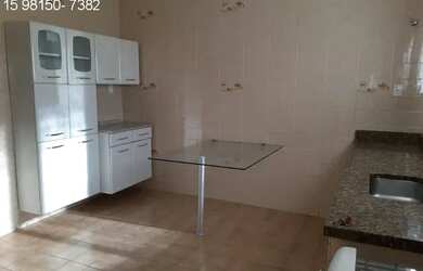 Imagem: A casa possui 3 Dormitórios, 3 Banheiros, 4 Vagas na garagem