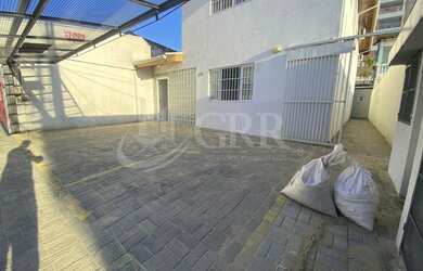 Imagem: O depósito possui 3 Vagas na garagem, 320m² de Área e está