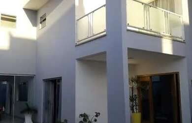 Imagem: A casa em condomínio possui 5 Dormitórios, 5 Banheiros, 2