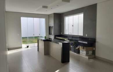 Imagem: A casa possui 3 Dormitórios, 3 Banheiros, 3 Vagas na garagem