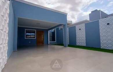 Imagem: A casa possui 3 Dormitórios, 2 Banheiros, 2 Vagas na garagem