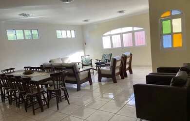 Imagem: A casa possui 4 Dormitórios, 3 Banheiros, 3 Vagas na garagem