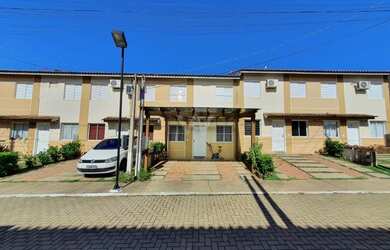 Imagem: A casa em condomínio possui 3 Dormitórios, 1 Banheiro, 2 Vagas