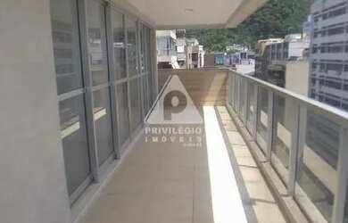 Imagem: O apartamento na cobertura possui 4 Dormitórios, 4 Banheiros