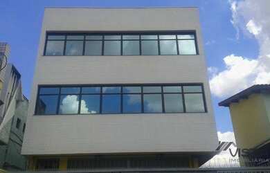 Imagem: O depósito possui 5 Vagas na garagem, 870m² de Área e está