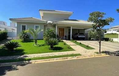 Imagem: A casa em condomínio possui 4 Dormitórios, 5 Banheiros, 4