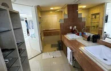 Imagem: O apartamento possui 5 Dormitórios, 5 Banheiros, 4 Vagas na