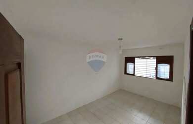 Imagem 8: Vende-se casa espaçosa em localização privilegiada