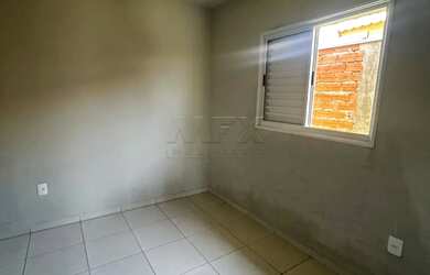 Imagem 3: Casa para venda com 2 dormitórios e 2 vagas de garagem no Residencial...