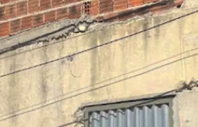 Imagem: A casa possui 4 Dormitórios, 4 Banheiros e 2 Vagas na garagem