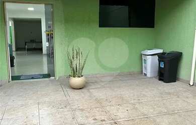 Imagem: O depósito possui 2 Vagas na garagem, 440m² de Área e está