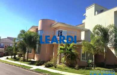 Imagem: A casa em condomínio possui 3 Dormitórios, 4 Banheiros, 2