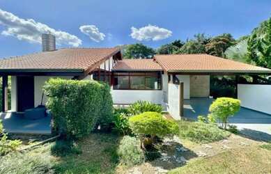 Imagem: A casa em condomínio possui 4 Dormitórios, 5 Banheiros, 345m²