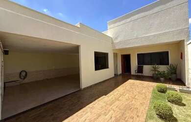 Imagem: A casa possui 3 Dormitórios e está localizado em Nova Esperança