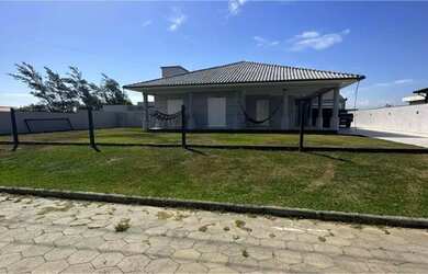 Imagem: A casa à venda possui 5 Dormitórios, 5 Banheiros, 4 Vagas