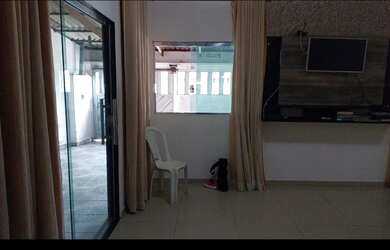 Imagem: A casa possui 3 Dormitórios, 3 Banheiros, 4 Vagas na garagem