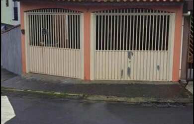 Imagem: A casa possui 2 Dormitórios, 1 Banheiro, 3 Vagas na garagem