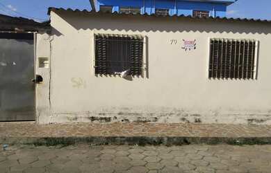 Imagem: A casa possui 2 Dormitórios, 1 Banheiro, 1 Vaga na garagem