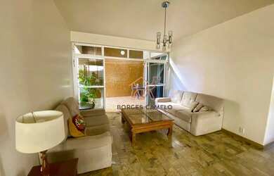 Imagem: A casa possui 5 Dormitórios, 4 Banheiros, 4 Vagas na garagem