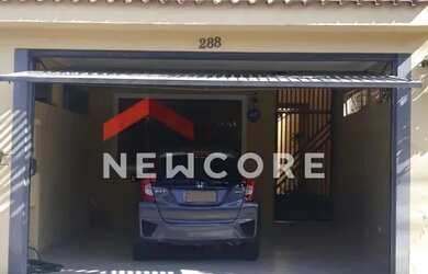 Imagem: A casa possui 3 Dormitórios, 3 Banheiros, 2 Vagas na garagem