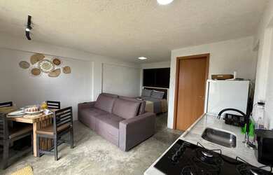 Imagem: O apartamento possui 1 Dormitório, 1 Banheiro, 1 Vaga na garagem