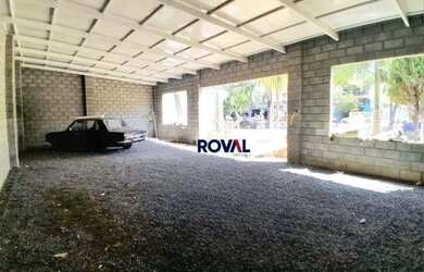 Imagem: O depósito para alugar possui 5 Vagas na garagem e 150m² de