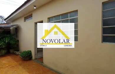 Imagem: A casa possui 1 Dormitório, 1 Banheiro, 1 Vaga na garagem