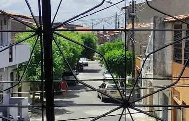 Imagem: A casa possui 2 Dormitórios, 1 Banheiro e está localizado