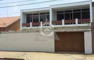 Imagem: O depósito possui 5 Vagas na garagem, 284m² de Área e está