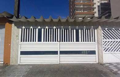 Imagem: A casa possui 2 Dormitórios, 2 Banheiros, 2 Vagas na garagem