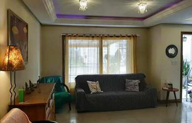 Imagem: A casa possui 3 Dormitórios, 3 Banheiros, 1 Vaga na garagem