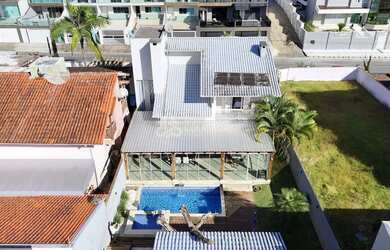 Imagem: A casa possui 3 Dormitórios, 4 Banheiros, 2 Vagas na garagem