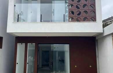 Imagem: A casa possui 3 Dormitórios, 4 Banheiros, 1 Vaga na garagem