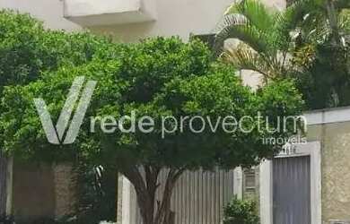 Imagem: A casa possui 4 Dormitórios, 5 Banheiros, 5 Vagas na garagem