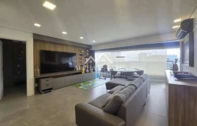 Imagem: O apartamento possui 1 Dormitório, 2 Banheiros, 2 Vagas na