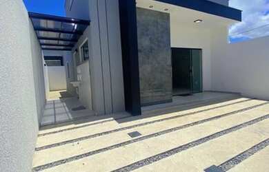 Imagem: A casa possui 2 Dormitórios, 2 Banheiros, 2 Vagas na garagem