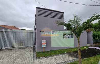 Imagem: A casa possui 3 Dormitórios, 2 Banheiros, 1 Vaga na garagem