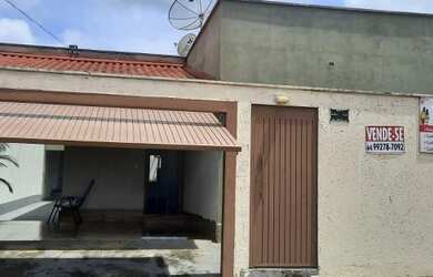 Imagem: A casa possui 3 Dormitórios, 3 Banheiros, 2 Vagas na garagem