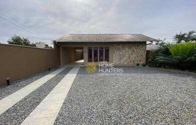 Imagem: A casa possui 2 Dormitórios, 2 Banheiros, 3 Vagas na garagem