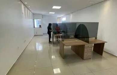 Imagem: O depósito possui 1 Vaga na garagem, 120m² de Área e está