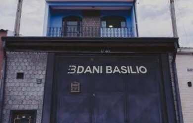 Imagem: A casa possui 3 Dormitórios, 3 Banheiros, 2 Vagas na garagem